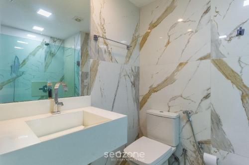 a bathroom with a toilet and a sink at Estúdio Vista Mar em Recife BCI1603 in Recife