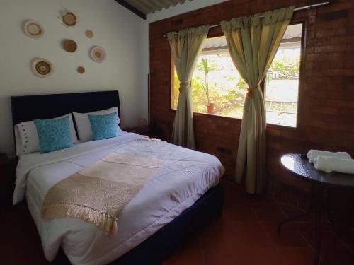 a bedroom with a large bed and a window at Casa Campestre Rancho Texas con jacuzzi y quebrada in La Mesa