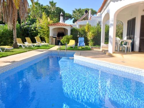 Villa in Vilamoura with Private Pool