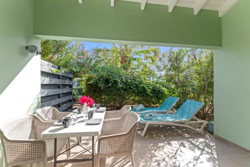 a patio with chairs and a table with a table at Casa Verde - Blije Rust I in Sint Michiel