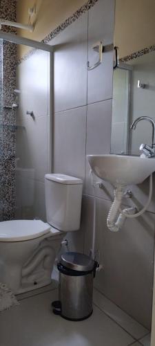 a bathroom with a toilet and a sink at Chalés Aconchego da Serra in Sairé