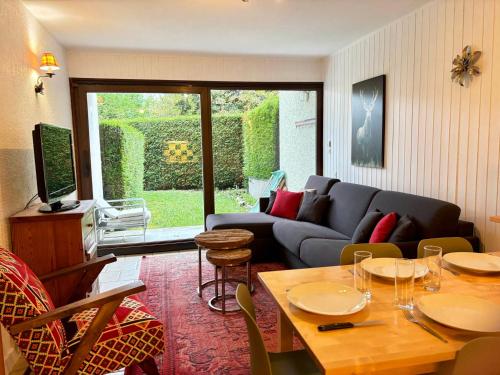 Appartement Central avec Jardin Privatif aux Gets, Proche Commerces et Pistes