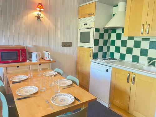 Appartement Central avec Jardin Privatif aux Gets, Proche Commerces et Pistes