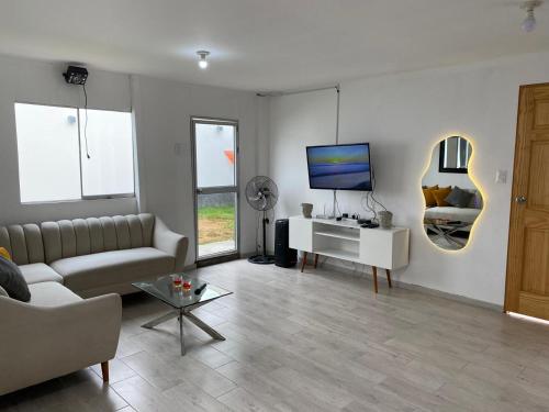 TV a/nebo společenská místnost v ubytování InkaSol casa de verano en Asia