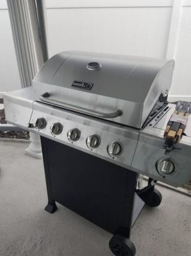 a grill sitting on top of a stove at The Seaside Retreat, FREE heated pool in Apollo Beach