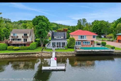 Gallery image of Charming Home on Esopus Creek in Saugerties