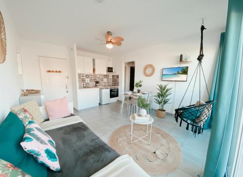 a living room with a couch and a hammock at Superbe T2 au calme avec balcon sur la marina - 10 in Canet-en-Roussillon
