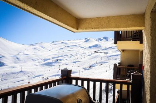 a balcony with a view of a snow covered mountain at HOM I En el Centro SKI Valle Nevado 3D2B SKI IN y OUT in Lo Barnechea