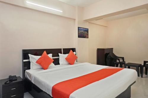 Ένα ή περισσότερα κρεβάτια σε δωμάτιο στο Hotel O Sai Inn