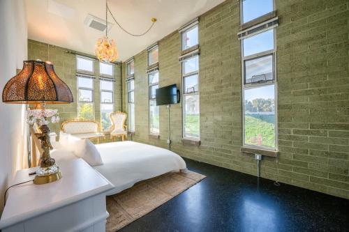 En eller flere senge i et værelse på Hotel Narcissus - Room 6