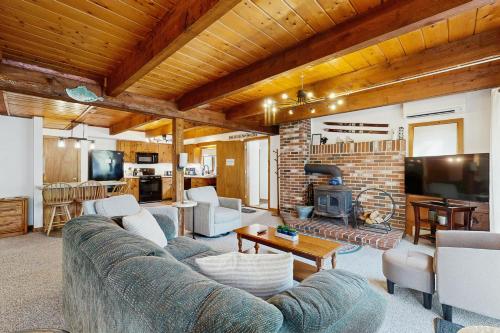 a living room with a couch and a fireplace at Casa Bear Cub in Bartlett