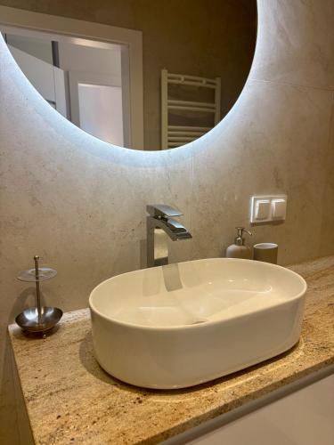 Ένα μπάνιο στο Apartament Sady