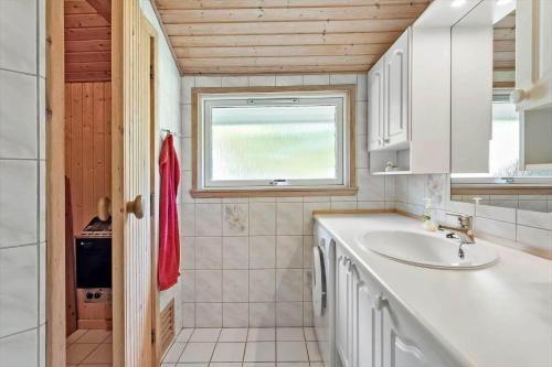 a bathroom with a sink and a window at LL209-Humble-Ristingevej-141-A in Humble