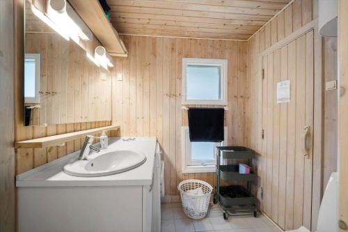 Ένα μπάνιο στο LL230-Humble-Rosenvaenget-4
