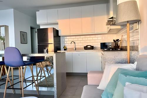 Кухня или мини-кухня в Beach view apartment Punta Hermosa 4BR
