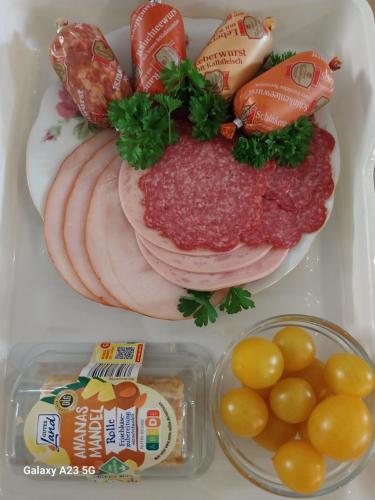 a bento box with meats and cheese and grapes at Vorwerk Wehlen in Stadt Wehlen