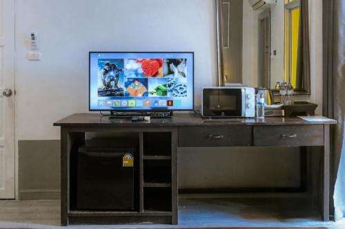 Televisyen dan/atau pusat hiburan di Zephyr House Residence
