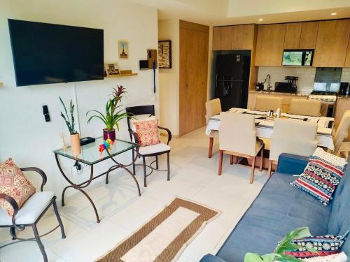 a living room with a blue couch and a table at Yu Country GDL 1parking 2BR 2BA in Guadalajara
