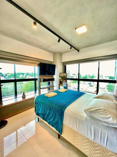 En eller flere senge i et værelse på Vista Ampla e Estilo Industrial nesse Lindo Loft