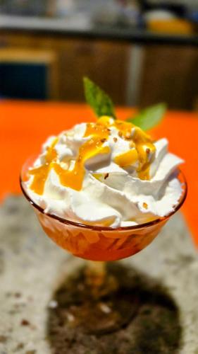 a desert with whipped cream and a caramel at A l'Ecole Buissonnière, chambre d'hôtes en Sidobre in Lacrouzette