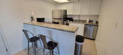 Kuchyň nebo kuchyňský kout v ubytování Tiki Condo 261 home