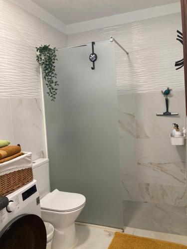 Ένα μπάνιο στο Apartment with terrace and pool, Los Cristianos