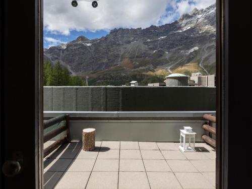 a balcony with a view of a mountain at Mountain Studio 109A in Breuil-Cervinia