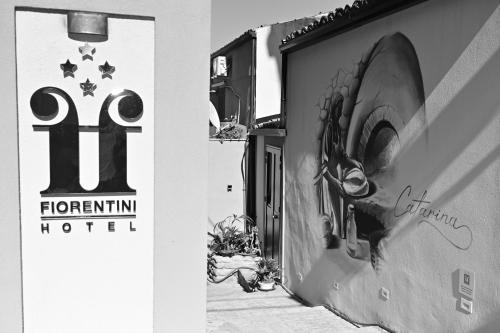 Ein Zertifikat, Auszeichnung, Logo oder anderes Dokument, das in der Unterkunft Palazzo Fiorentini Charme Hotel ausgestellt ist