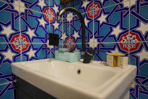 Bilik mandi di Mirzade Konak Hotel