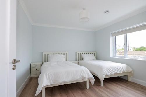 Postel nebo postele na pokoji v ubytování Luxury Seaside Connemara Retreat