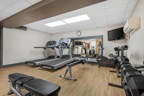 a gym with tread machines and a flat screen tv at Best Western Plus Suites Downtown Calgary in Calgary