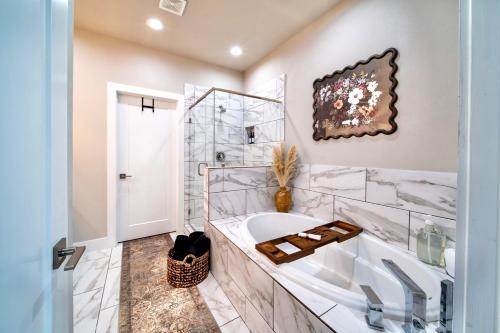 Φωτογραφία από το άλμπουμ του The 713 Residence 10 Minutes From NRG, Daikin Park, Toyota Center etc στο Χιούστον