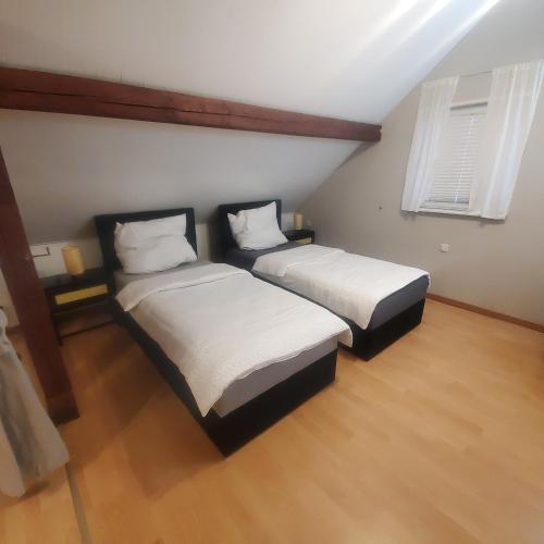 Llit o llits en una habitació de Comfortable Apartment