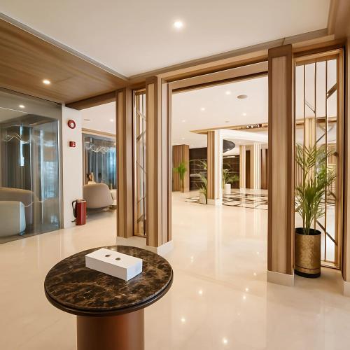 Ο χώρος του λόμπι ή της ρεσεψιόν στο Rene Floating Hotel