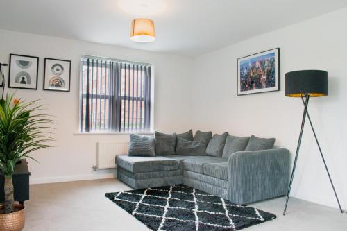 Χώρος καθιστικού στο Contractor x Relocator Apt, Long Stay Savings, Fibre Optic FAST WiFi, Multiple Free Parking Spaces, Netflix - Sleeps 4