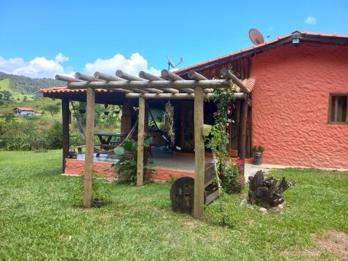 Taman di luar Canto do Sagui