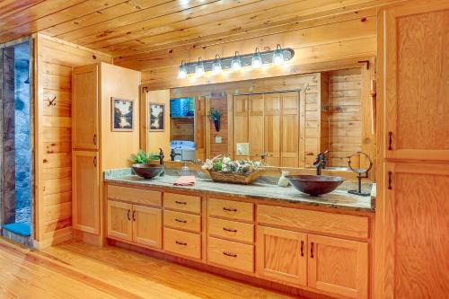 Foto sihtkohas Ellijay asuva majutusasutuse Serene Riverfront Escape in Ellijay, Georgia! galeriist