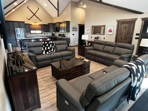 Η κουζίνα ή μικρή κουζίνα στο Whispering Pines Cabin