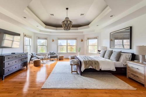 a large bedroom with a bed and a tv at Rhinebrook Estate 8 Bed 11 Bath Sleeps 20 in Hyde Park