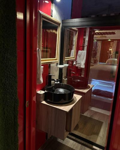 a bathroom with a sink and a mirror at Casa Catorce Loft in Parras de la Fuente