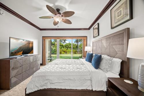 Voodi või voodid majutusasutuse Waipouli Beach Resort Exquisite Luxury Garden View Large Yard Perfect for Families! toas