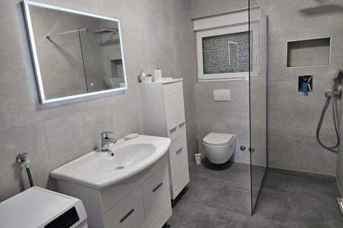 Family-friendly apartments with swimming pool Opatija - 7916
