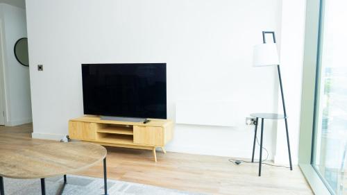 Gallery image of Luxe Apartment in M1 with Pool, Gym & Spa in Manchester