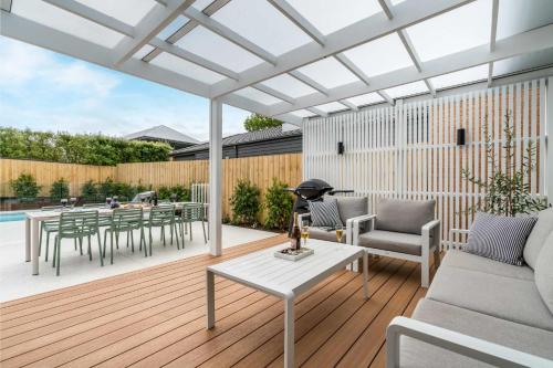 Bazén v ubytování Seaspray Cottage - Heated Pool Beach nebo v jeho okolí