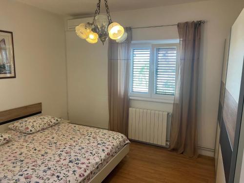 Apartments with parking space Supetar, Brac - 13165