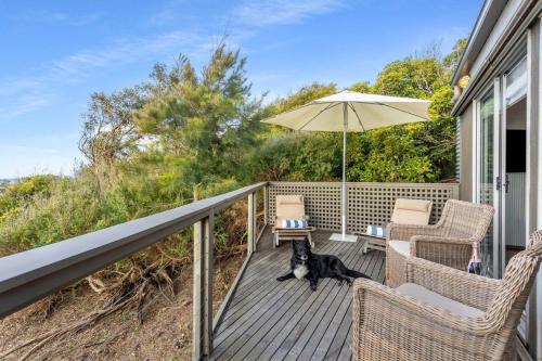 Balkoni atau teres di Seahouse Studio - Private Beach Access Pets