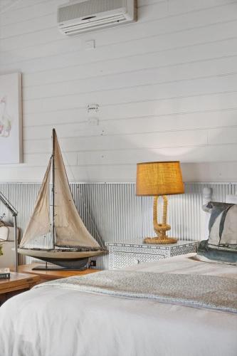 Katil atau katil-katil dalam bilik di Seahouse Studio - Private Beach Access Pets