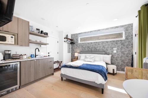a large bedroom with a bed and a kitchen at Brand New Eastlake Studio - SLU UW Shops & Eats in Seattle