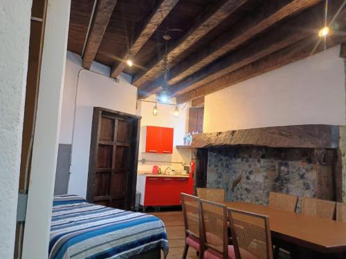 a room with a table and chairs and a kitchen at Tizapan 01 NEW 1BE&1BA in Mexico City