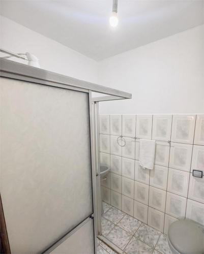 a bathroom with a shower and a toilet at Pousada JK in Pirenópolis